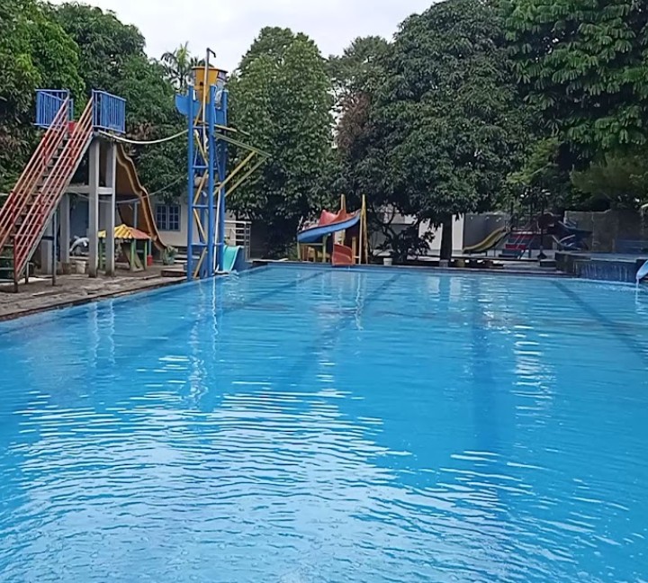 Kolam renang Marinas Ciawi. Foto : Istimewa